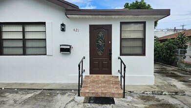 421 Ardmore Rd in West Palm Beach, FL - Foto de edificio - Building Photo