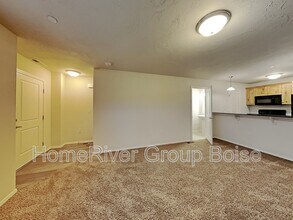 1324 S Edgewater Cir in Nampa, ID - Building Photo - Building Photo