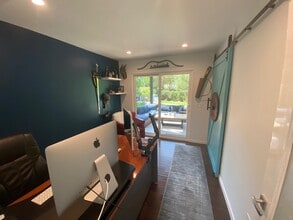 18003 Tiara St in Los Angeles, CA - Building Photo - Building Photo