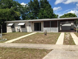 2331 Hadley St in Deltona, FL - Building Photo