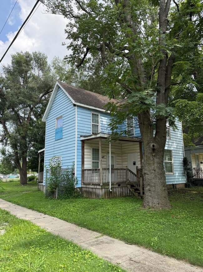 property at 1600 S 8th St