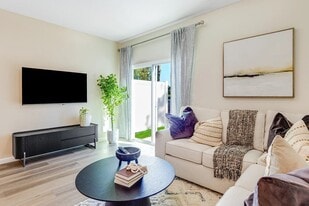 567 Holly Lks Dr in Orange Park, FL - Building Photo