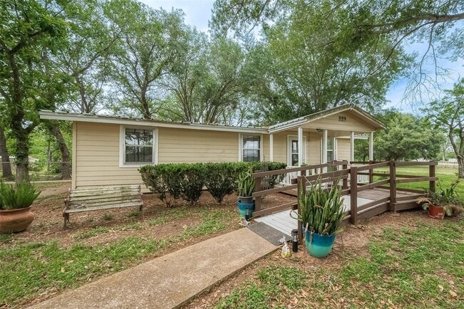 2520 Richmond St in Needville, TX - Building Photo - Building Photo