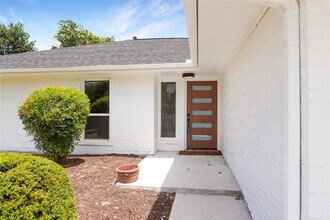 12305 Rustic Manor Ct in Austin, TX - Building Photo - Building Photo