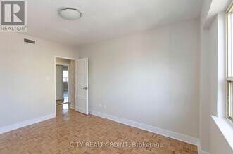 95 Lawton Blvd in Toronto, ON - Building Photo - Building Photo