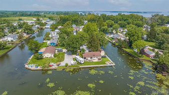 35381 Dern Dr in Rockwood, MI - Building Photo