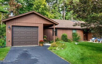 24 Thimbleberry Rd in Ballston Spa, NY - Building Photo