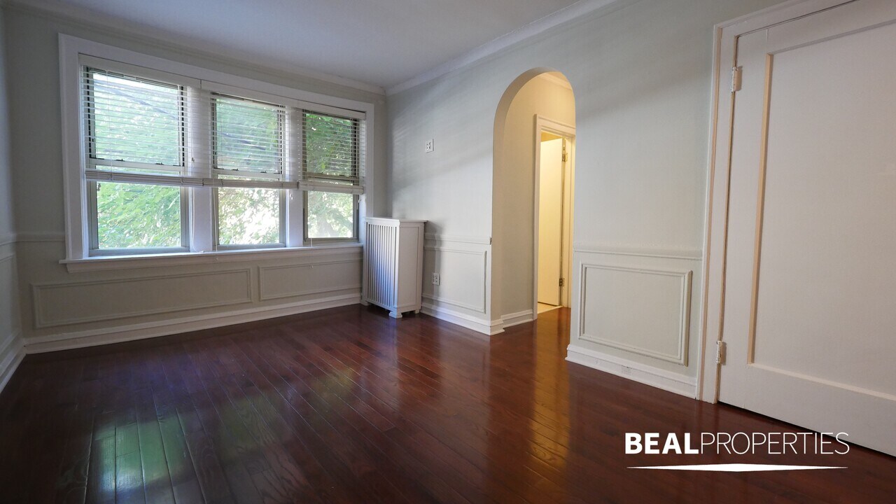 544 W Surf St in Chicago, IL - Building Photo