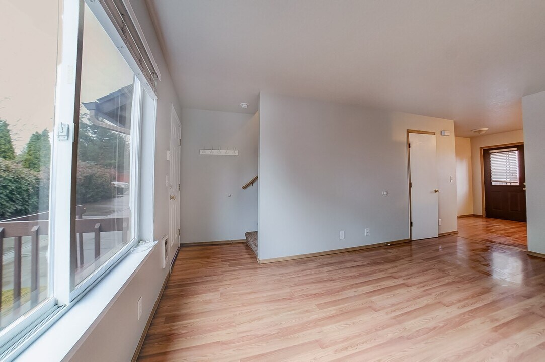 722 SE Centennial St in Bend, OR - Foto de edificio
