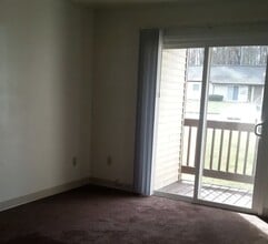 300 Sand Hill Manor Dr in Houghton Lake, MI - Building Photo - Building Photo