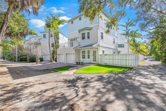 1111 Waverly Rd in Fort Lauderdale, FL - Building Photo - Building Photo