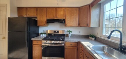 10 Woodfield Dr in Claymont, DE - Foto de edificio - Building Photo