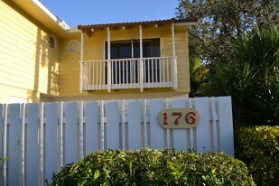 176 Seabreeze Cir in Jupiter, FL - Building Photo