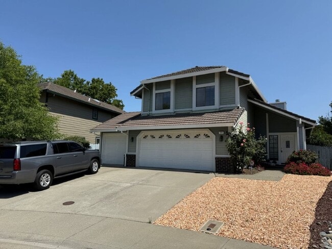 220 Joy Ct in Dixon, CA - Building Photo - Building Photo