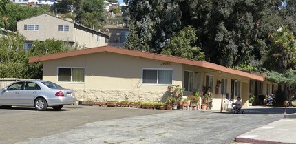 Crest Manor in Hayward, CA - Building Photo - Building Photo