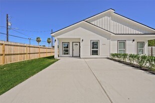 9301 E Avenue L in Houston, TX - Building Photo