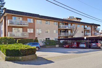 Red Lion Apartments in North Vancouver, BC - Building Photo - Building Photo