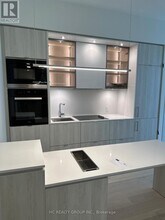 11 Yorkville Ave in Toronto, ON - Building Photo - Building Photo