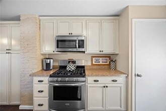 136 Castleford Rd in Rochester, NY - Building Photo - Building Photo