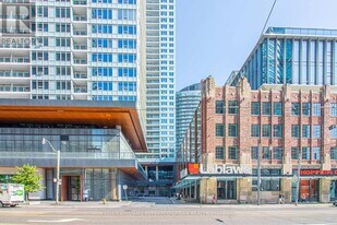 17 Bathurst St in Toronto, ON - Building Photo