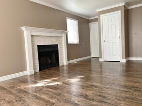 9130 S Scirlein Dr in Sandy, UT - Building Photo - Building Photo