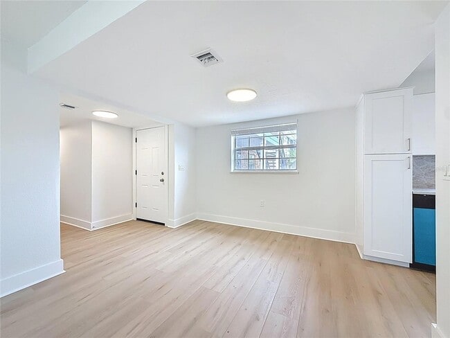 200 Country Club Dr, Unit 1301 in Largo, FL - Foto de edificio - Building Photo