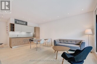 117 Robert St in Toronto, ON - Building Photo - Building Photo