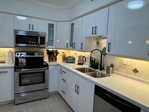 3600 Mystic Pointe Dr in Aventura, FL - Building Photo - Building Photo