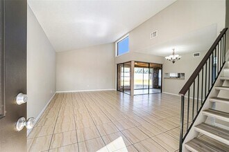 10315 Fernbrook Ln in Tampa, FL - Building Photo - Building Photo