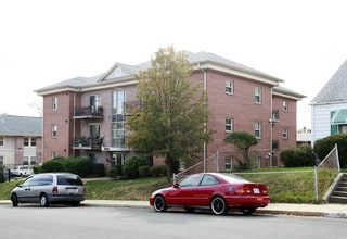 Cameron Commons Apartments in Arlington, VA - Building Photo - Building Photo