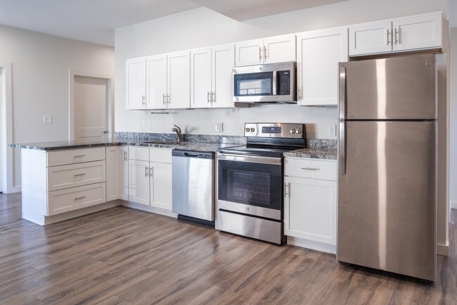 42-44 Bridge St in Manchester, NH - Foto de edificio - Interior Photo