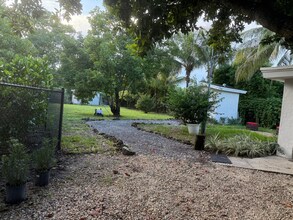 9855 SW 62nd St in Miami, FL - Building Photo - Building Photo