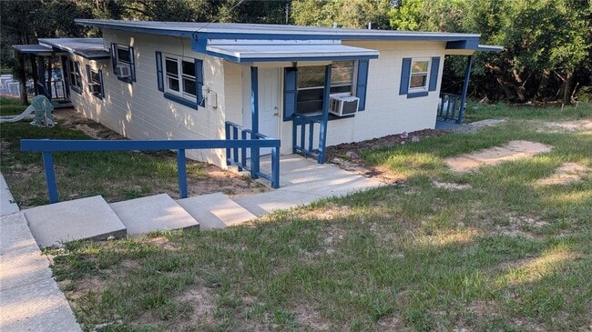 property at 738 E Minneola Ave
