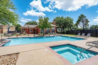 2900 S Lakeline Blvd in Cedar Park, TX - Building Photo - Building Photo