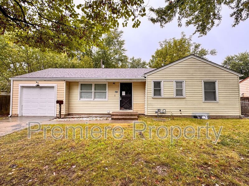 700 W 28 St N in Independence, MO - Building Photo