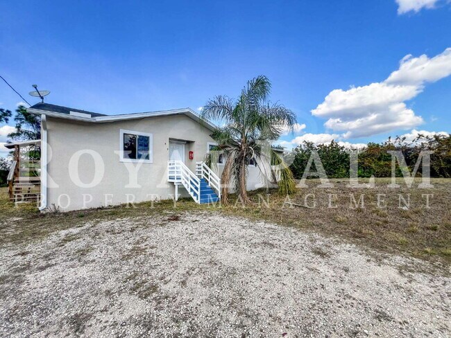 849 Theodore Vail St E in Lehigh Acres, FL - Building Photo - Building Photo