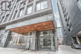 111 Bathurst St in Toronto, ON - Building Photo - Building Photo