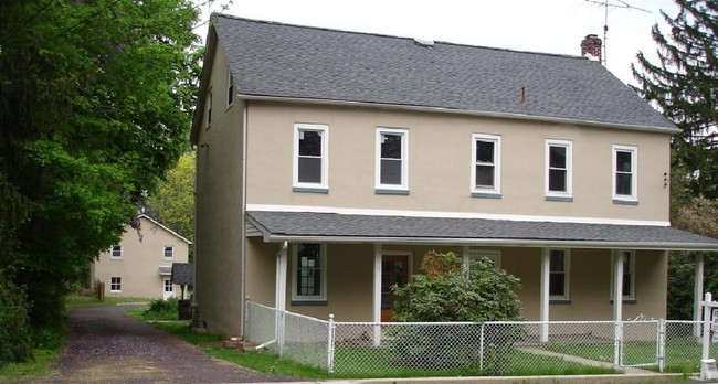 916 Old Bethlehem Rd, Unit 2-112 in Quakertown, PA - Building Photo - Building Photo