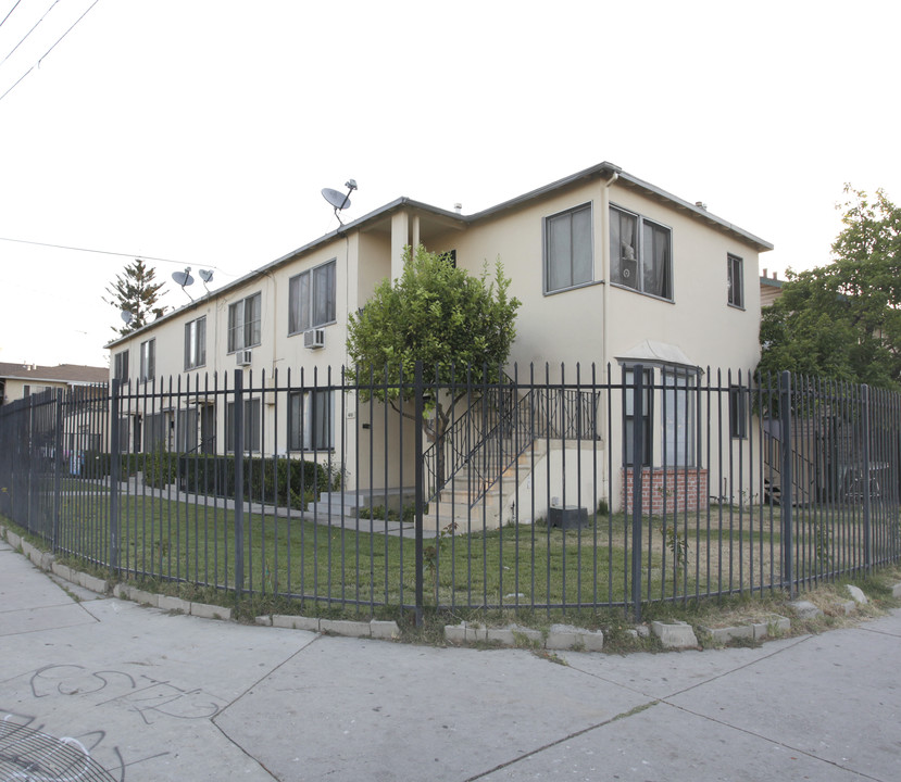 6800-6810 Radford Ave in North Hollywood, CA - Building Photo