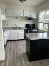 742 Fairwood Dr in Neenah, WI - Building Photo - Building Photo