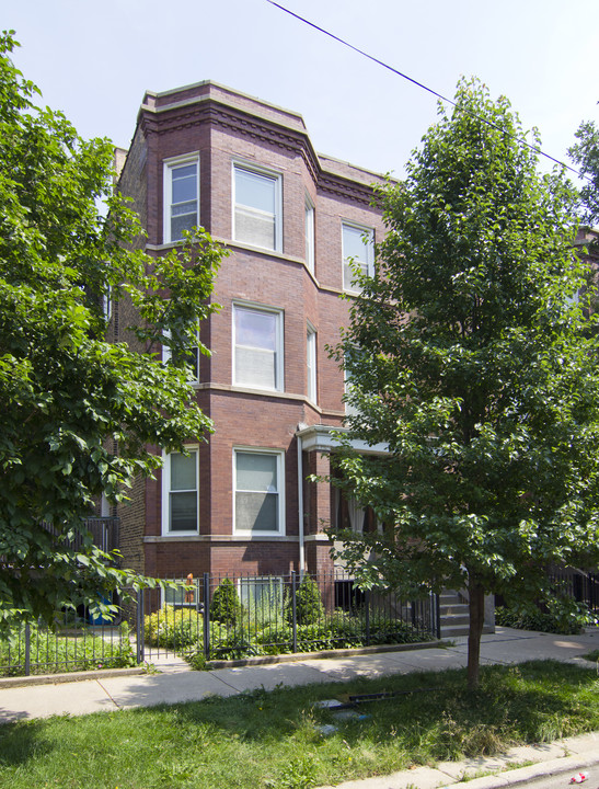 2324 W Iowa St in Chicago, IL - Building Photo