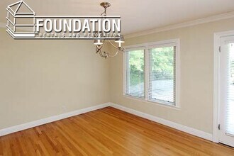 124 Hilldale Dr in San Anselmo, CA - Foto de edificio - Building Photo