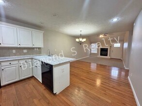 1434 W Sackett St in Springfield, MO - Building Photo - Building Photo