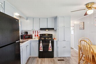77 Wildwood Ln in Eustis, FL - Building Photo - Building Photo