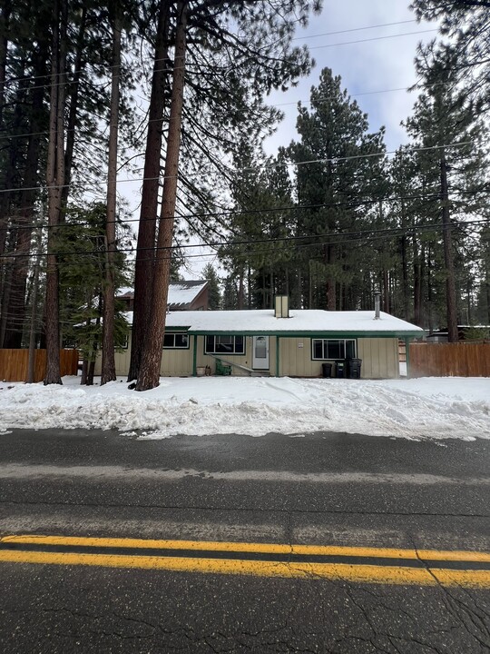 2090 12th St in South Lake Tahoe, CA - Building Photo