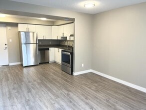 Hi-Level in Edmonton, AB - Building Photo - Building Photo