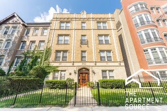 630 W Wrightwood Ave, Unit 2 in Chicago, IL - Building Photo - Building Photo