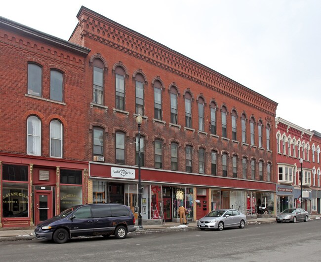 16-24 E Bank St in Albion Town Orleans, NY - Building Photo - Building Photo
