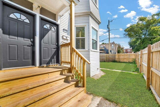 property at 714 W 48th Pl