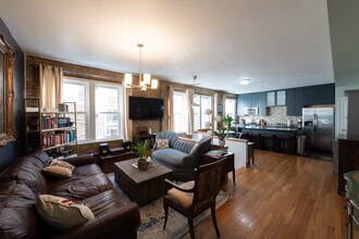 2844 N Harding Ave, Unit 101 in Chicago, IL - Building Photo - Building Photo